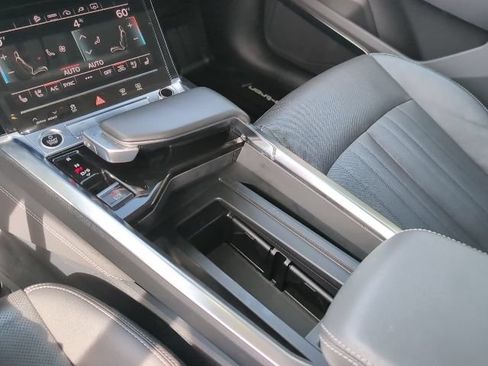Used 2021 Audi e-tron Premium Plus w/ Premium Plus Package AWD/4WD image 19