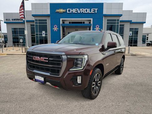 Used 2023 GMC Yukon AT4 w/ Technology Package AWD/4WD image 1