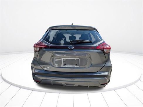 Used 2023 Nissan Kicks S image 5
