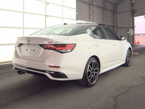 Used 2025 Nissan Sentra SR w/ SR Premium Package FWD image 6