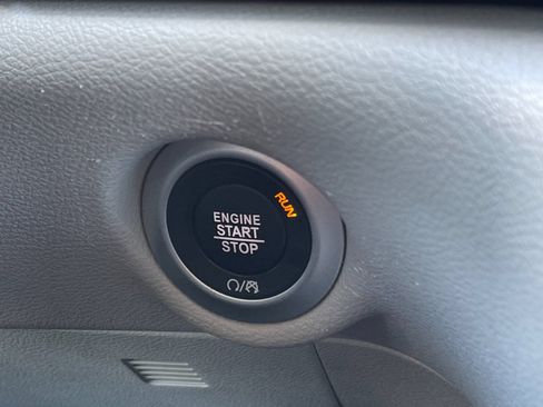 Used 2024 Chrysler Pacifica Touring-L FWD image 25