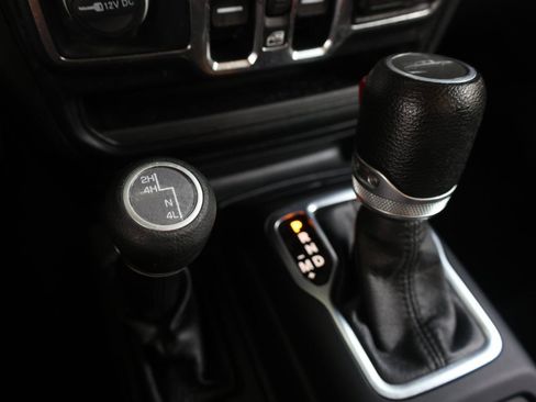 Used 2023 Jeep Gladiator Sport AWD/4WD image 11