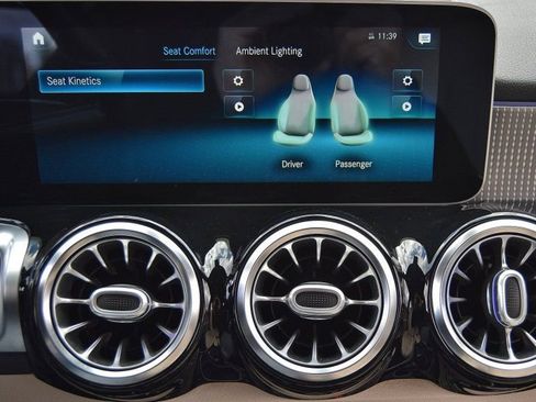 Used 2021 Mercedes-Benz GLB 250 4MATIC w/ Premium Package image 27