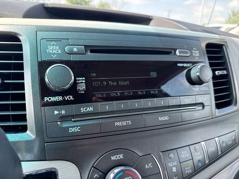 Used 2013 Toyota Sienna LE w/ Towing Pkg FWD image 14