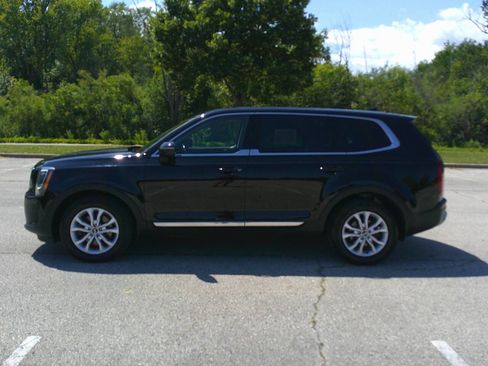 Used 2021 Kia Telluride LX image 3