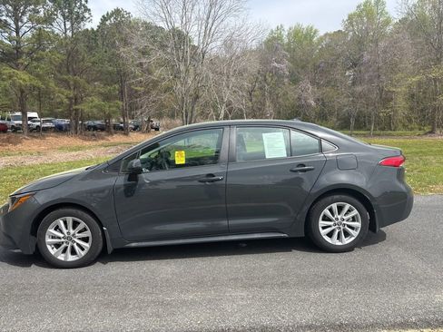 Used 2026 Toyota Corolla LE w/ LE Premium Package image 8