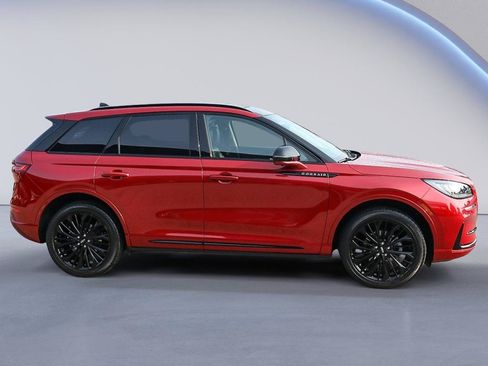 Used 2025 Lincoln Corsair AWD w/ Equipment Group 101A image 8