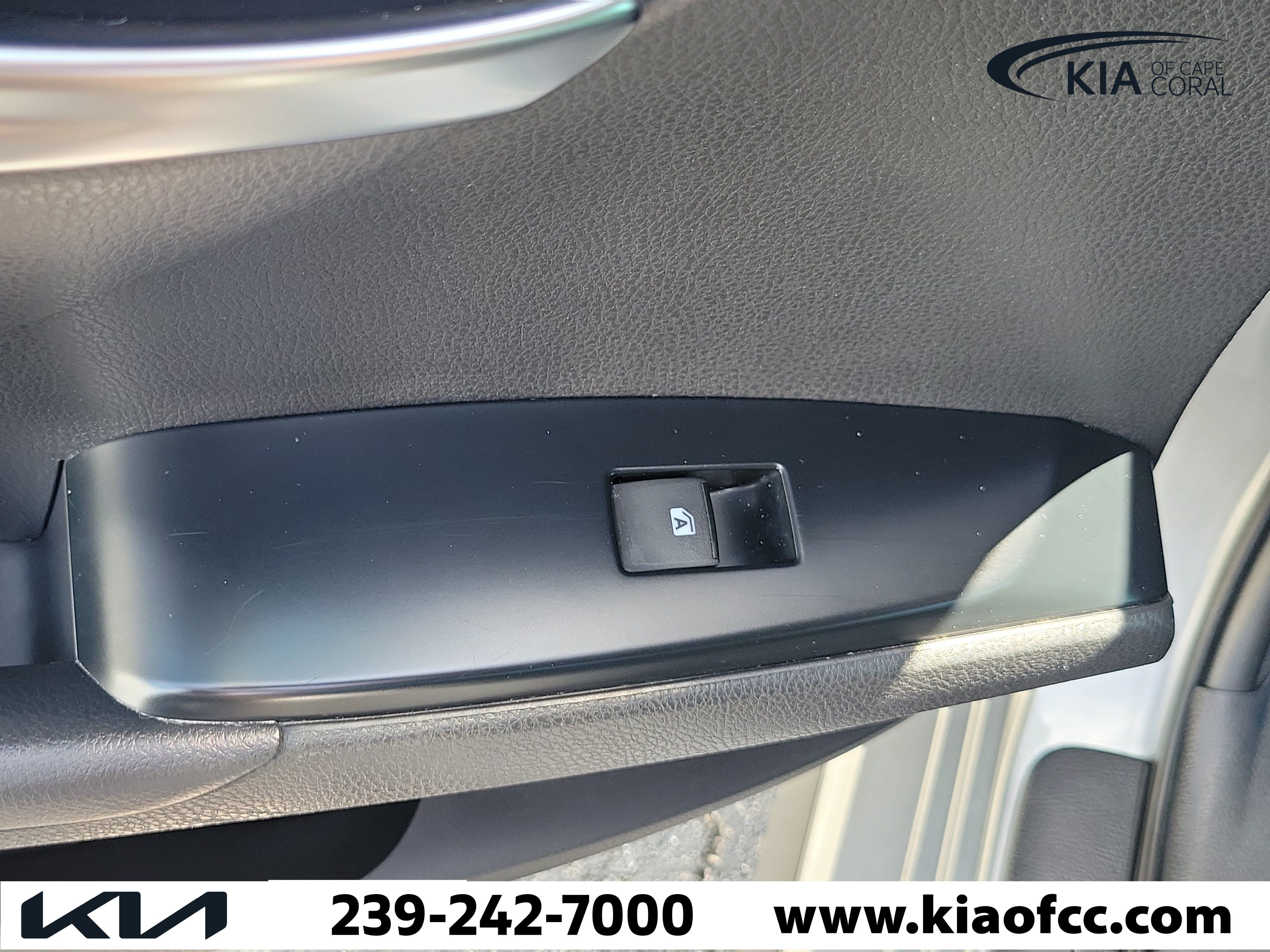 Used 2019 Toyota Camry SE FWD image 16