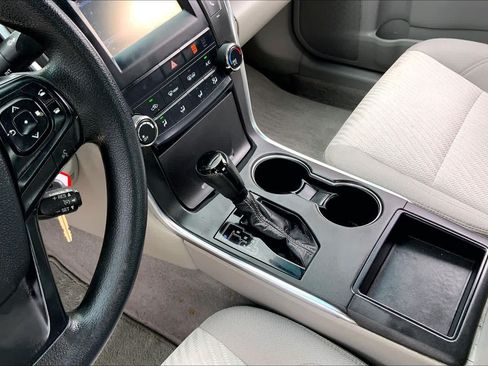 Used 2017 Toyota Camry LE FWD image 16