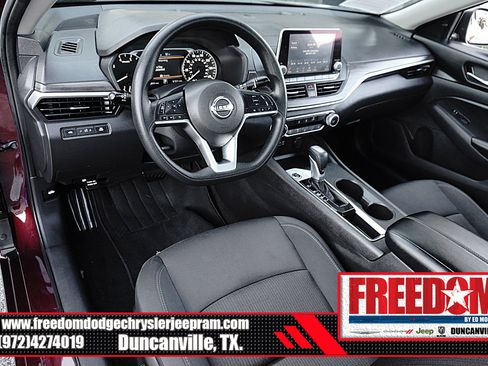 Used 2025 Nissan Altima 2.5 SV FWD image 10
