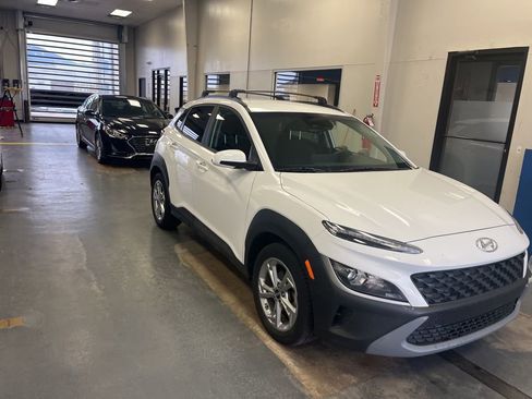 Used 2023 Hyundai Kona SEL image 2
