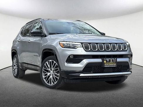 Used 2022 Jeep Compass Limited w/ Elite Group AWD/4WD image 2