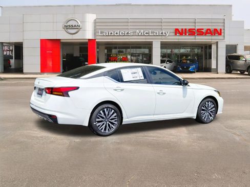 New 2026 Nissan Altima 2.5 SV FWD image 3