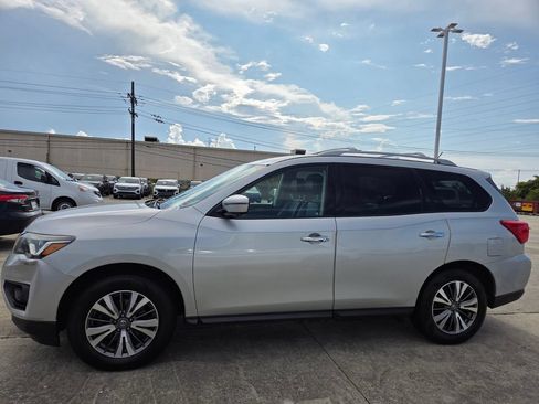 Used 2018 Nissan Pathfinder SL w/ Cargo Package AWD/4WD image 2