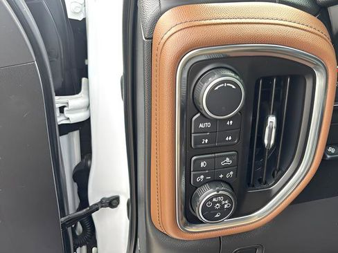 Used 2019 Chevrolet Silverado 1500 High Country w/ Technology Package AWD/4WD image 22