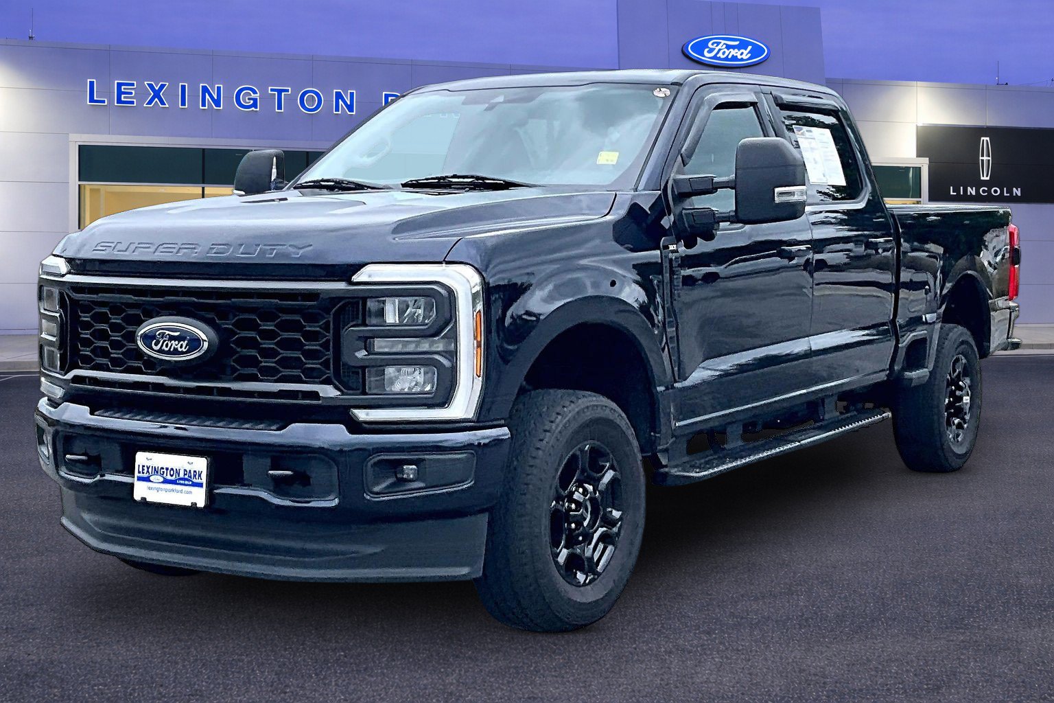 Used 2024 Ford F350 XLT w/ XLT Premium Package AWD/4WD image 3