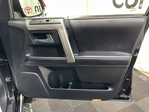 Used 2015 Toyota 4Runner Limited image 11