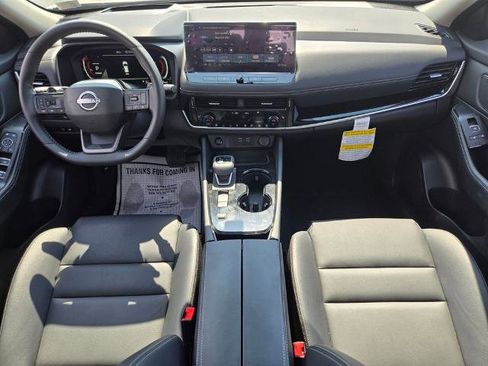 Certified 2025 Nissan Rogue SL w/ SL Premium Package FWD image 11