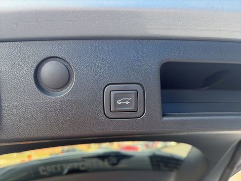 Used 2025 Chevrolet Equinox LT w/ Convenience Package II image 10