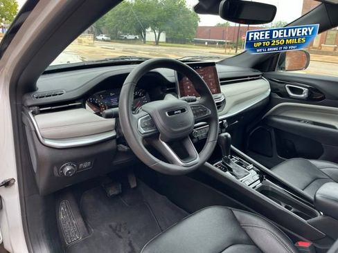 Used 2025 Jeep Compass Limited AWD/4WD image 13