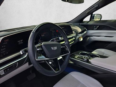 Used 2024 Cadillac Lyriq Luxury RWD image 8