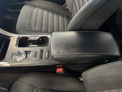 Used 2017 Ford Fusion SE w/ Fusion SE Technology Package image 26