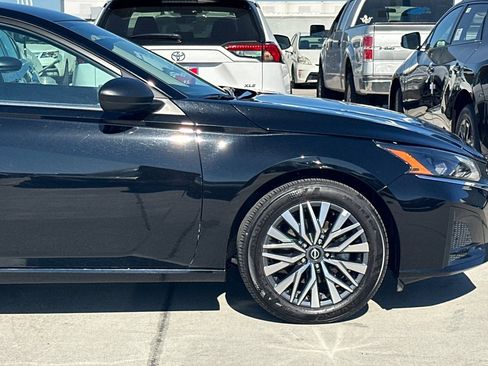 Used 2025 Nissan Altima 2.5 SV image 33