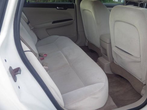Used 2009 Chevrolet Impala LT FWD image 13