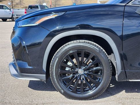 Used 2023 Toyota Highlander XSE image 8