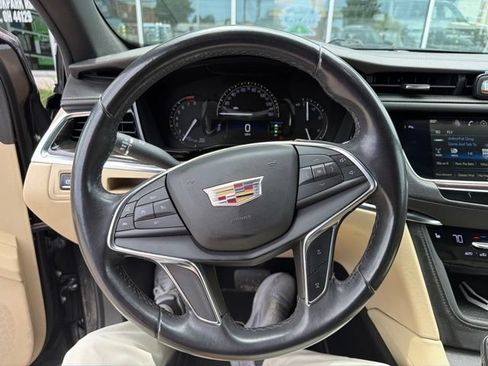 Used 2018 Cadillac XT5 AWD image 25