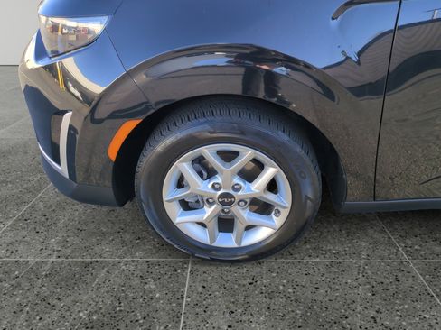 Used 2023 Kia Soul LX w/ LX Technology Package image 14