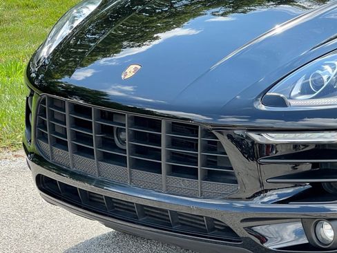 Certified 2017 Porsche Macan AWD/4WD image 12