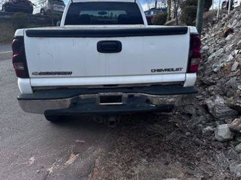 Used 2004 Chevrolet Silverado 2500 LT w/ Heavy-Duty Power Package AWD/4WD image 2