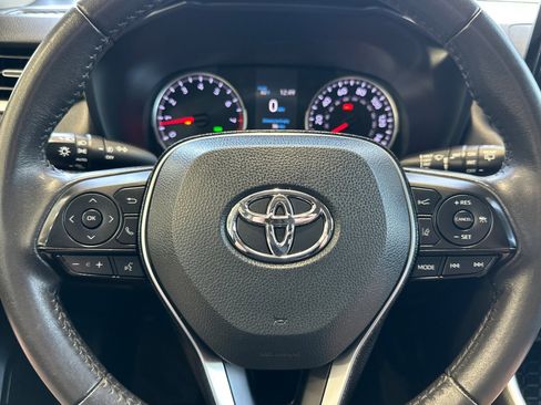 Used 2021 Toyota RAV4 XLE Premium image 23
