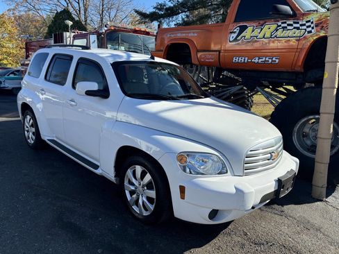 Used 2010 Chevrolet HHR LT image 3