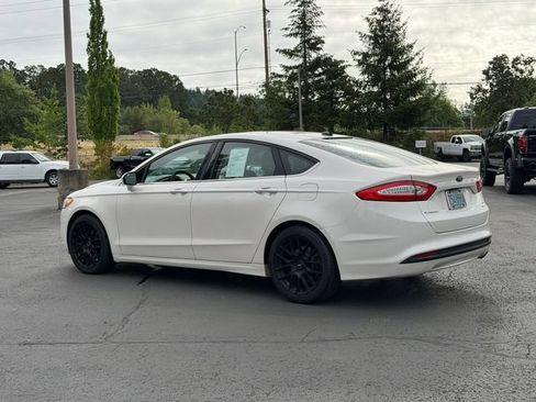 Used 2013 Ford Fusion SE FWD image 5