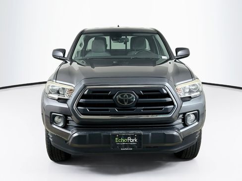 Used 2018 Toyota Tacoma SR5 RWD image 2
