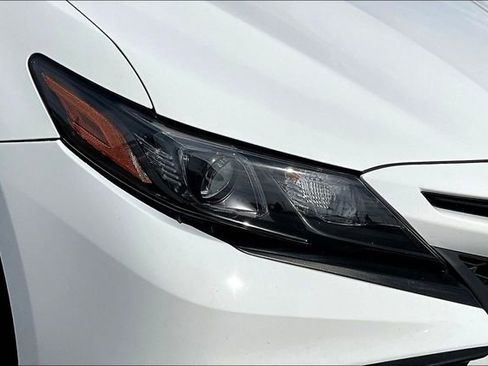 Used 2022 Toyota Camry SE image 30