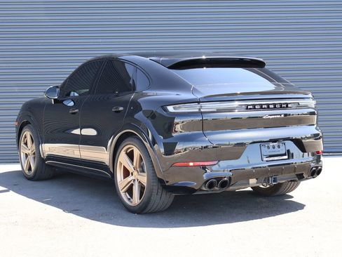 Used 2024 Porsche Cayenne S w/ Premium Package Plus (PP1) AWD/4WD image 3