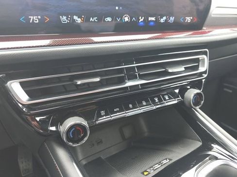 Used 2024 Chevrolet Traverse RS image 36