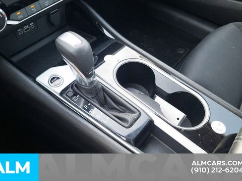 Used 2024 Nissan Altima 2.5 SV image 10