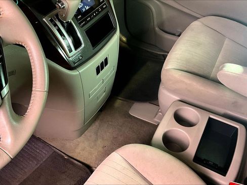 Used 2016 Nissan Quest SV FWD image 19
