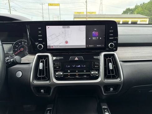 Used 2022 Kia Sorento S w/ Panoramic Sunroof Package AWD/4WD image 17