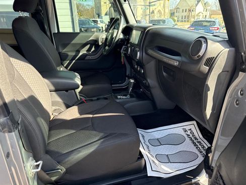 Used 2017 Jeep Wrangler Sport image 9