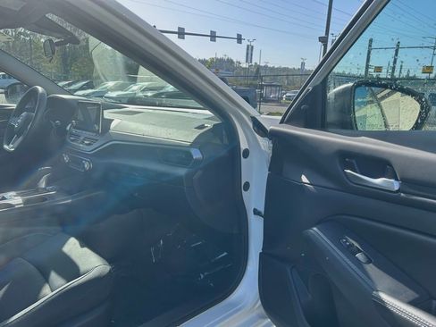 Used 2025 Nissan Altima 2.5 SV FWD image 15