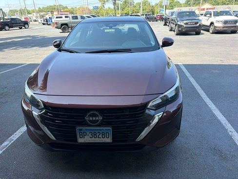 Used 2024 Nissan Sentra SV FWD image 3