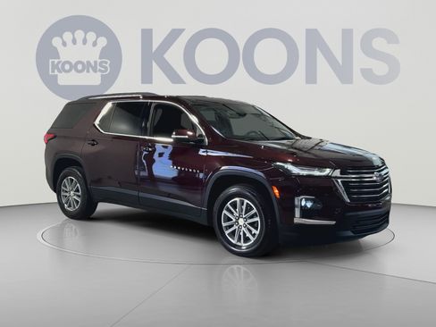 Used 2023 Chevrolet Traverse LT FWD image 2