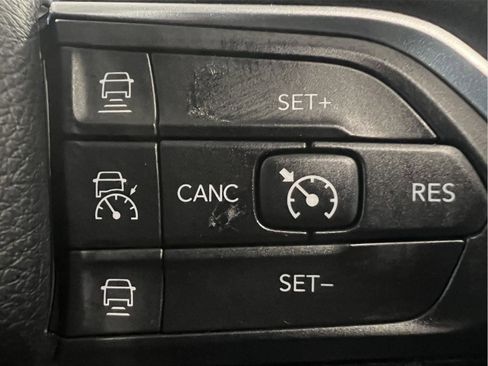 Used 2024 Jeep Grand Cherokee Laredo image 23