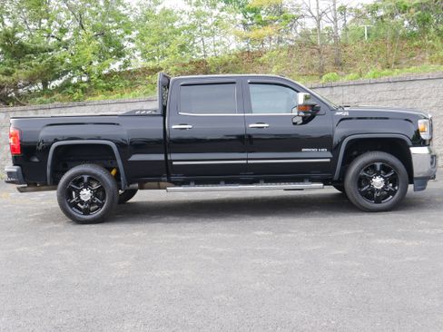 Certified 2017 GMC Sierra 2500 SLT w/ Suspension Package, Off-Road AWD/4WD image 10