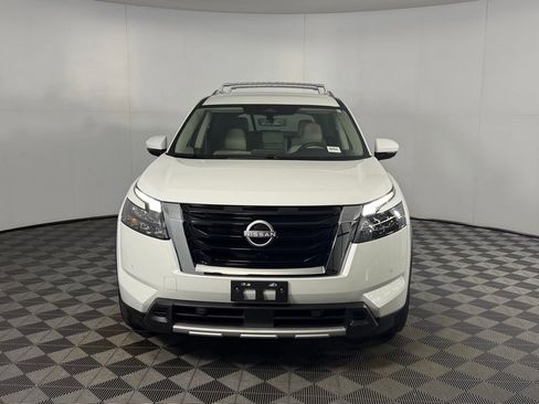 Used 2025 Nissan Pathfinder SL AWD/4WD image 10
